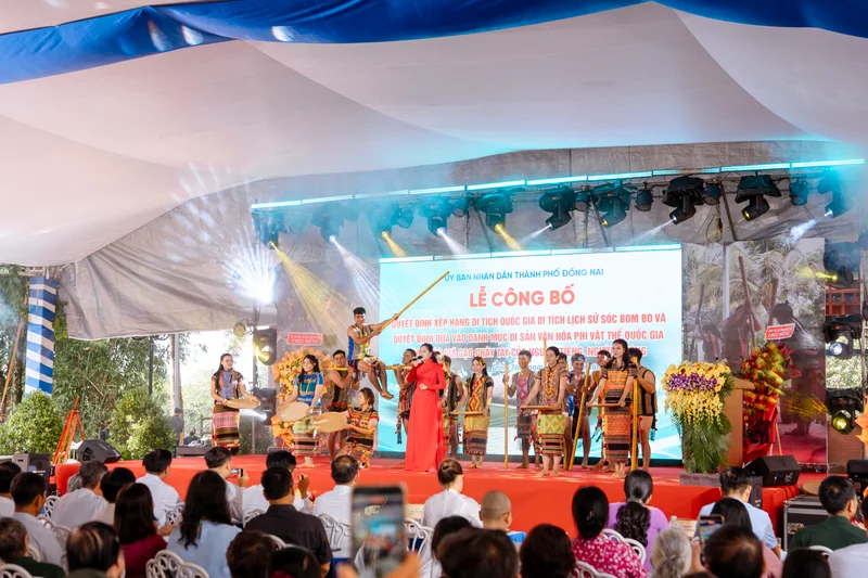 Sóc Bom Bo - Tiếng Chày Giã Gạo Kháng Chiến